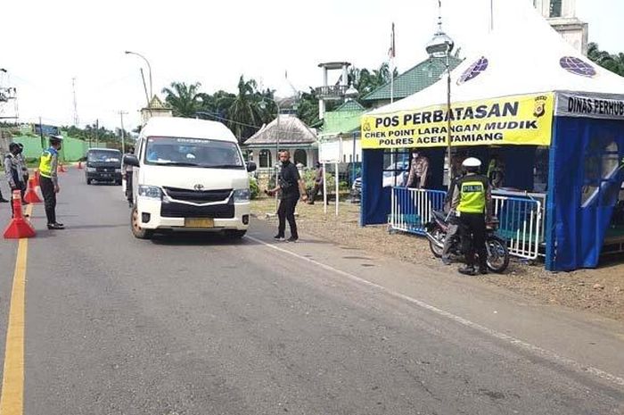 Pos Perbatasan Aceh-Sumatera Utara dijaga ketat petugas, sebanyak 131 kendaraan dipaksa putarbalik ke daerah asal