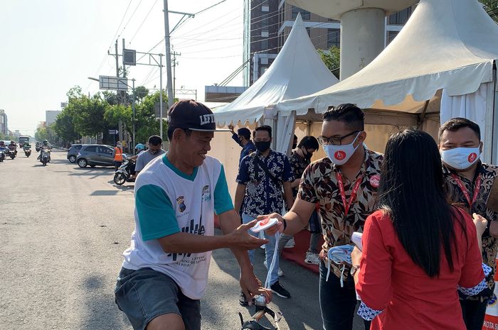 Pengguna jalan yang enggak pakai masker langsung 'dirazia' oleh Astra Motor Jateng