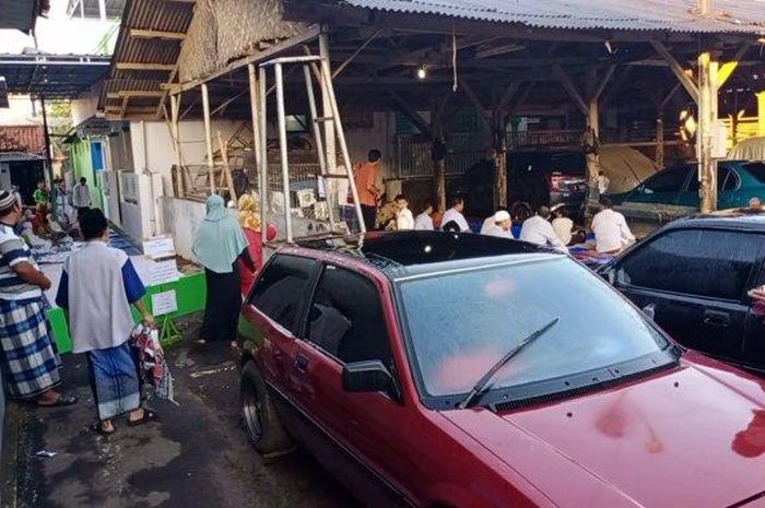 Salat Id di bengkel mobil