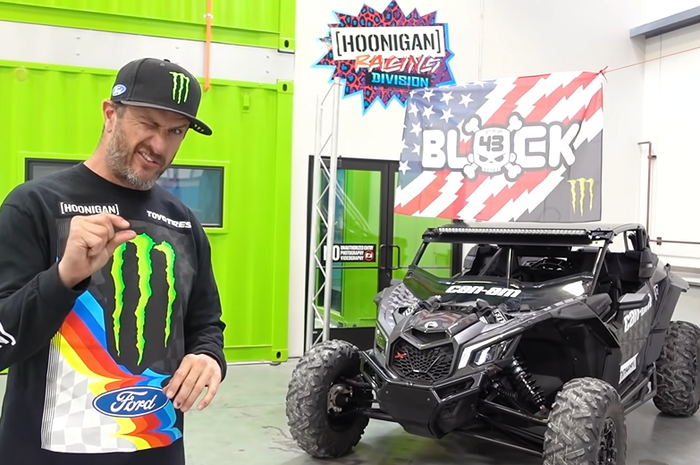 Ken Block menggunakan Can-Am Maverick X3 untuk mengatasi lintasan buatannya