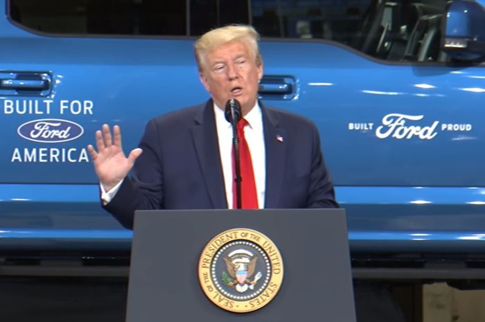 Doland Trump Mengunjungi Pabrik Ford di Ypsilanti, Michigan