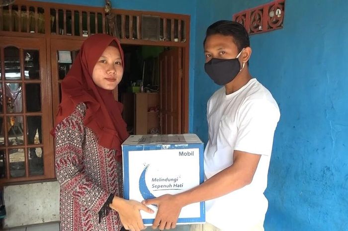 Gantikan program mudik gratis karena pandemi Covid-19, Mobil Lubricants kasih bingkisan untuk para mekanik.