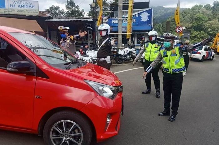 Ilustrasi Polantas mengatur lalu lintas di Kota Bogor