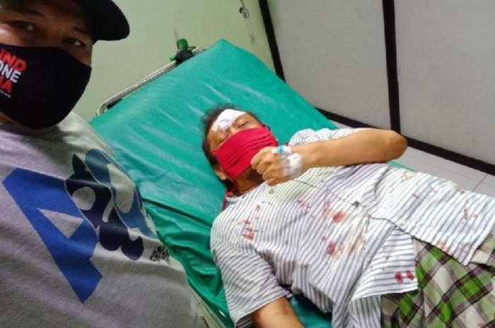 Politikus Partai Amanat Nasional (PAN) Eggi Sudjana mengalami kecelakaan tunggal di Cibinong, Kabupaten Bogor pada Selasa (26/5) siang. 