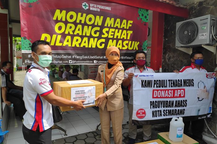 Paguyuban AHASS Jawa Tengah membagikan donasi ke tenaga medis di puskesmas dan rumah sakit