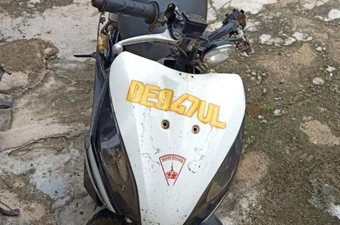 Sepeda motor Honda Spacy yang digunakan pelaku penodongan dan penganiayaan sopir truk di Jalintim Terusan Nunyai