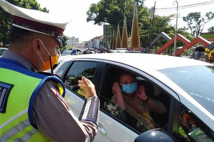 Ilustrasi pemeriksaan kendaraan.