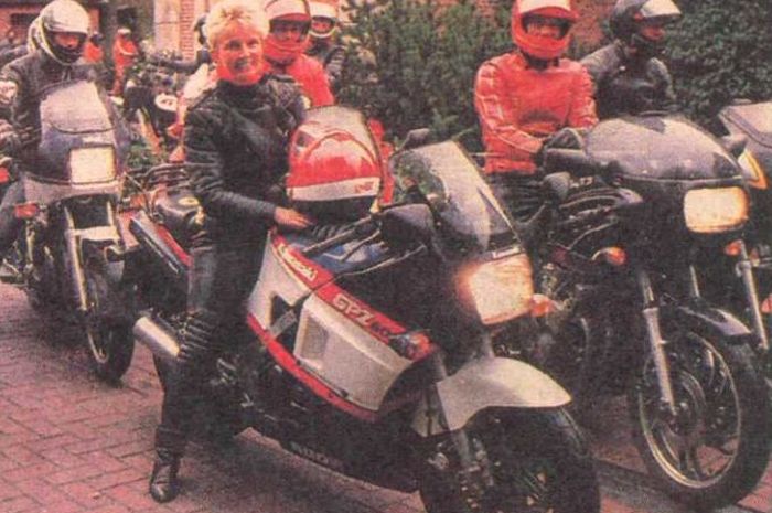 Gabriele Delamnisky bersama Kawasaki GPZ 600 R miliknya