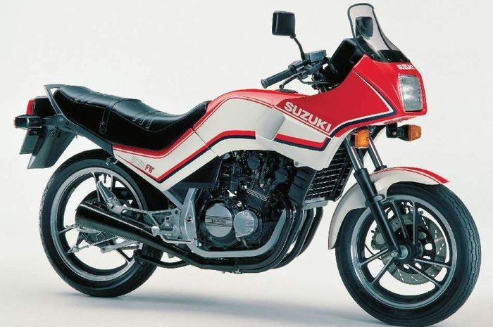 Suzuki GS 250 FW, motor 250 cc 4-silinder yang pertama kali diproduksi massal