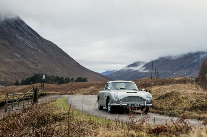 Aston Martin DB5 James Bond diproduksi lagi