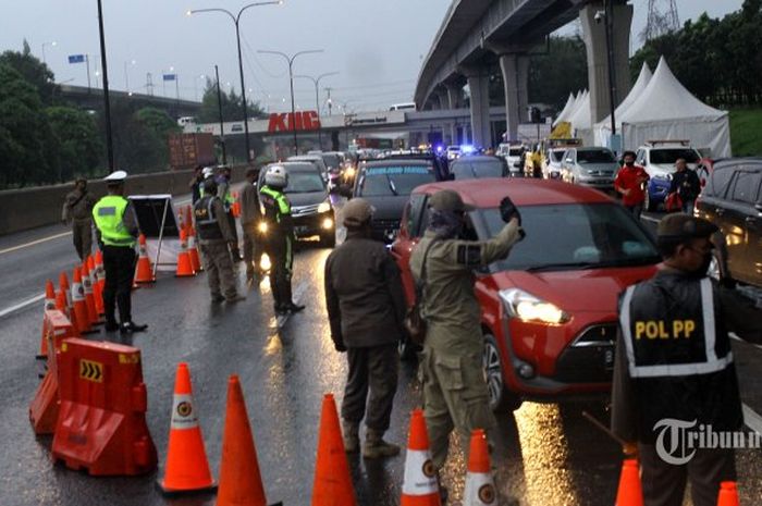 Pemeriksaan SIKM di Tol Jakarta-Cikampek