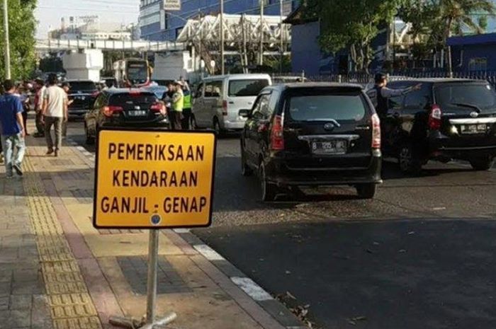 Ganjil genap motor saat transisi PSBB di Jakarta, belum berlaku di minggu pertama.