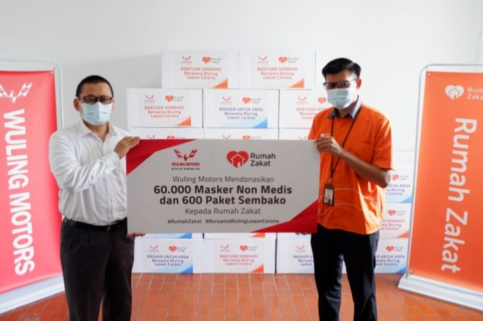 Wuling donasikan masker dan paket sembako kepada Rumah Zakat