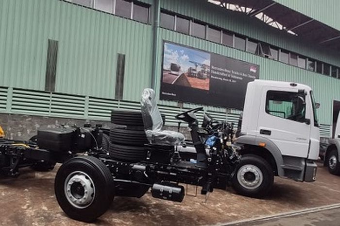 Kiprah kendaraan niaga Mercedes-Benz di tanah air terhitung sejak 8 Oktober 1970, pabrikan mobil Mercedes-Benz di Indonesia didirikan