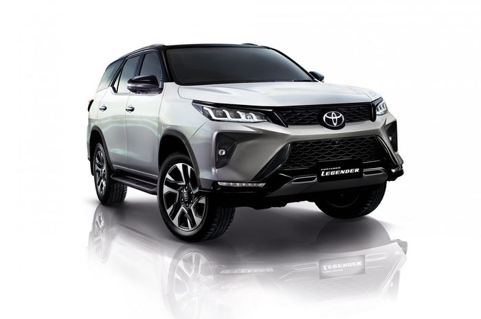 Toyota Fortuner Legender dengan mesin diesel 2.800 cc