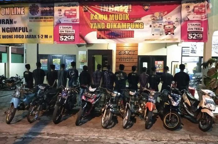 Polisi amankan sembilan motor dari aksi balap liar di jalanan pedukuhan Pendem, Kelurahan Sidomulyo, Kapanewon Pengasih, Kulon Progo, Daerah Istimewa Yogyakarta.