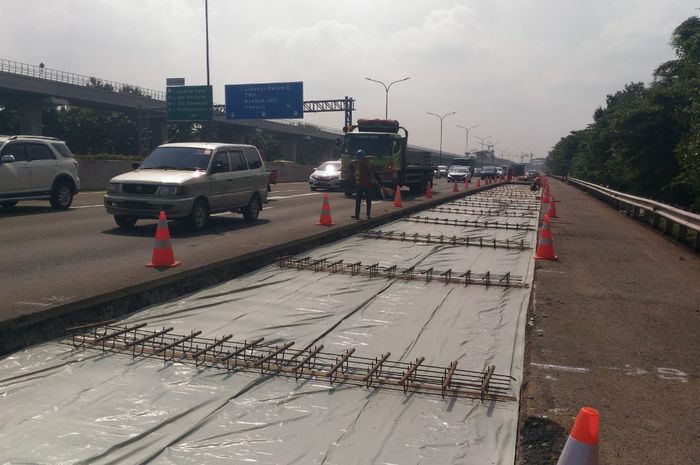 Ilustrasi. Rekonstruksi perkerasan di Jalan Tol.