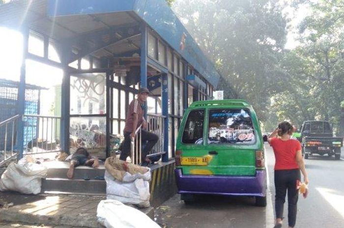 Kondisi halte Trans Pakuan di Jalan Pajajaran, Kota Bogor.
