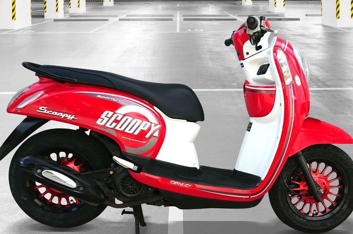Pelek VND 12 inci terpasang di Honda Scoopy FI lawas