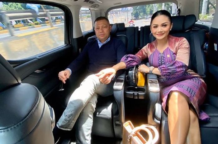 Intip Koleksi Mobil Krisdayanti, Ternyata Setia Dengan Satu Merek Saja