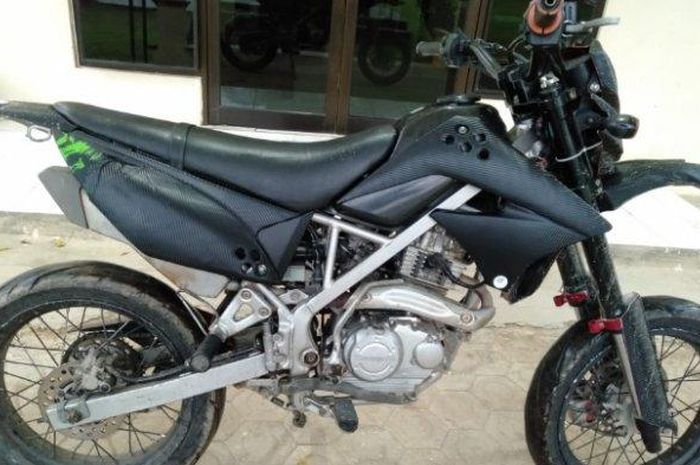 Kawasaki KLX S150 yang menjadi barang bukti pencurian di Kalirejo, Lampung Tengah