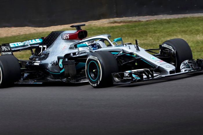 Valtteri Bottas jalani tes F1 di sirkut Silverstone, Inggris.  