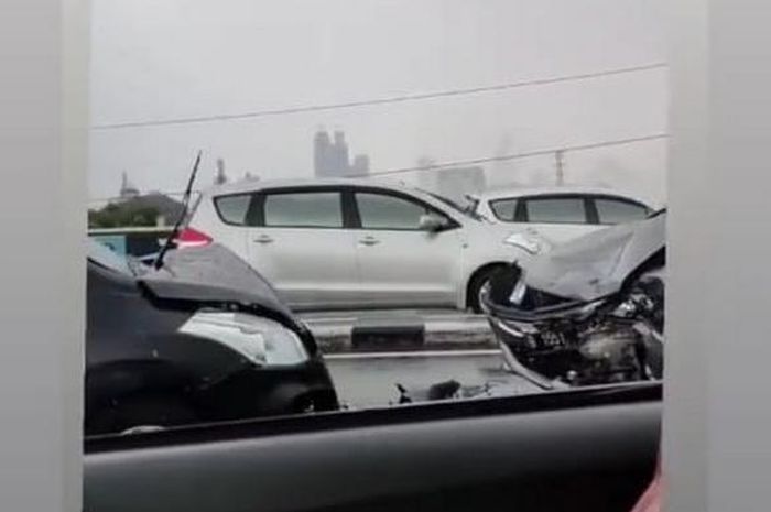 Kecelakaan lalu lintas di Tomang, Jakarta Barat, Selasa (09/06/2020).