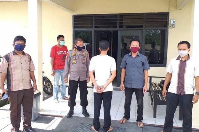DPO curas diamankan Polsek Way Tuba. DPO 6 Tahun, Pelaku Curas Diringkus Polisi Saat Berada di Pasar Martapura  