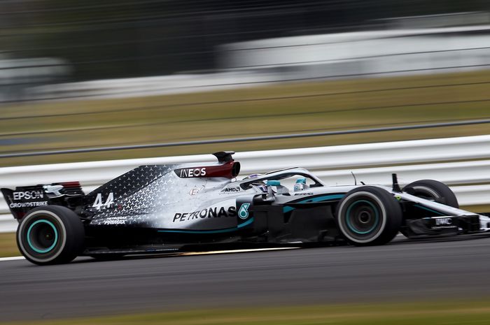 Lewis Hamilton mulai menjalani tes di sirkuit Silverstone pakai mobil tahun 2018