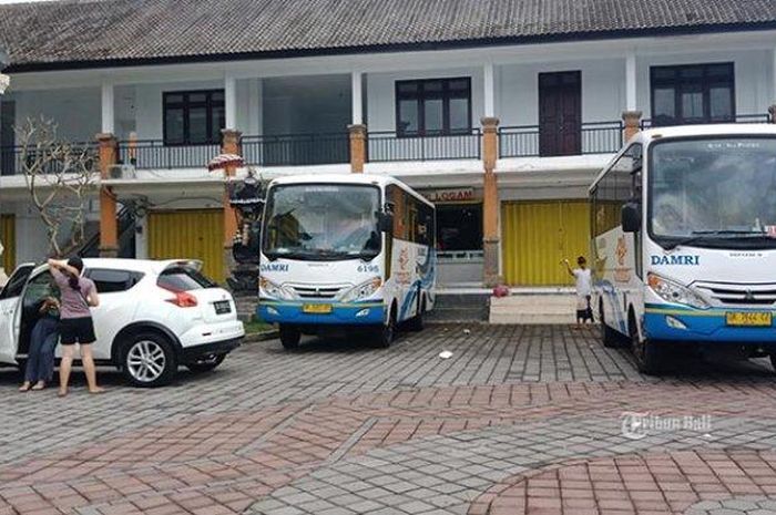 Bus Damri di tempat parkir Pasar Terminal Loka Crana, Bangli, Bali, Rabu (10/6/2020).