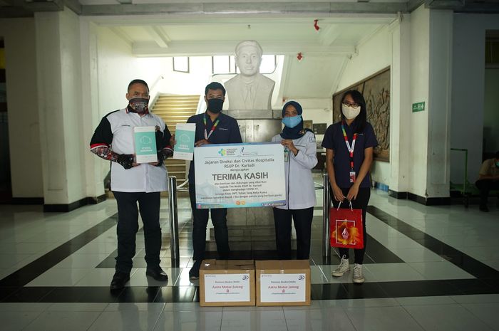 Penyerahan masker dari Astra Motor Jateng