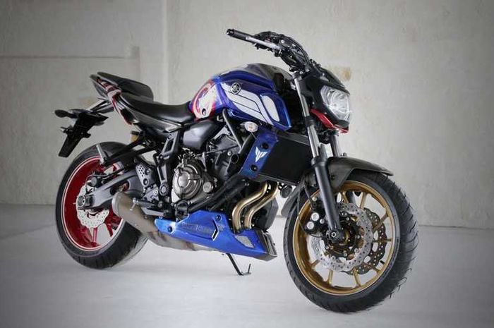 Modifikasi Yamaha MT-07 bertema Captain America