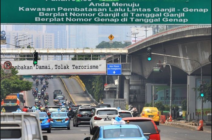 Ilustrasi aturan ganjil genap. Kadishub DKI Jakarta buka suara soal penerapan ganjil genap motor di Jakarta.
