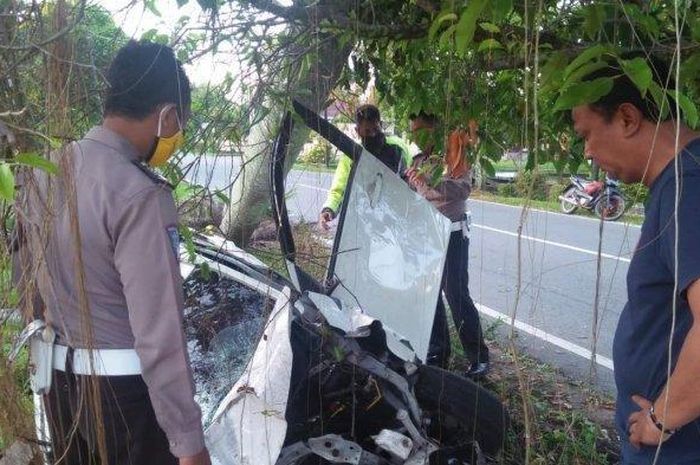 Peristiwa Laka lantas di Jalan Raya Raden Kusno sekitar Pukul 04.45 WIB, Jumat (12/6/2020).  