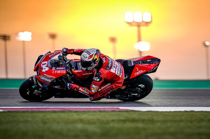 Andrea Dovizioso memacu Ducati GP20 di sirkuit Losail ketika tes MotoGP Qatar 2020