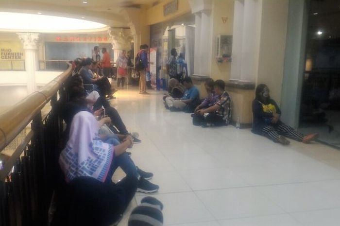 Suasana di Gerai SIM Artha Gading di dalam Mall Artha Gading (Lt.3) Blok. B1 No. 10-11, Kelapa Gading, Jakarta Utara, Rabu (3/10/2018). 