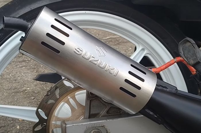 Cover knalpot Suzuki Satria 2-tak Malaysia terpasang