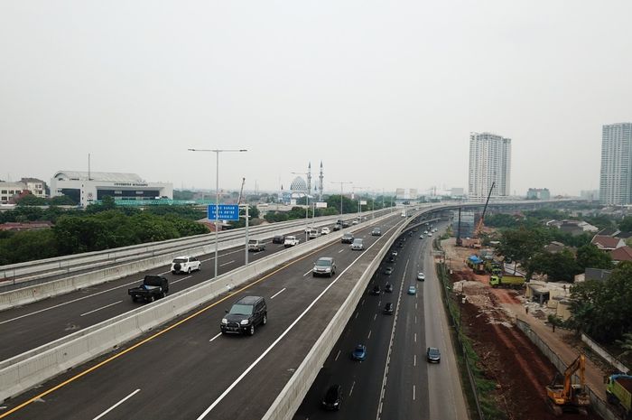 Distribusi lalu lintas menuju Jakarta sebesar 43% dari arah Timur, 33% dari arah Barat dan 24% dari arah Selatan