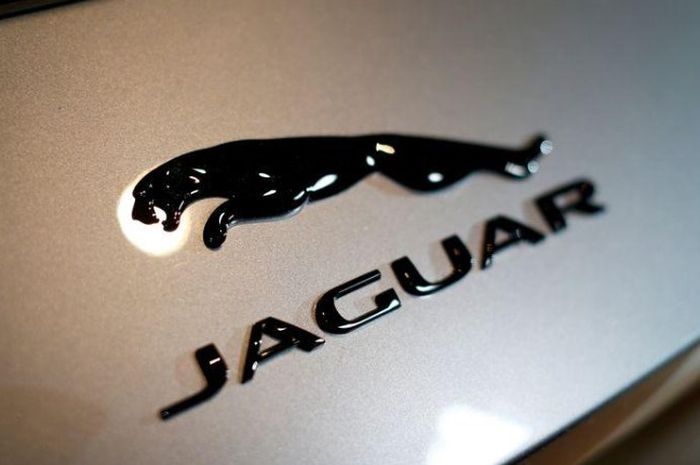 Ribuan Karyawan Jaguar Land Rover Terancam PHK