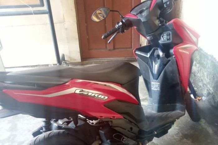 Barang bukti berupa motor Honda Vario H 3836 PF milik korban begal di kantor Polsek Semarang Timur. 