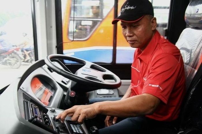 Sopir bus di Sumatera Barat kembali beroperasi setelah berakhirnya PSBB