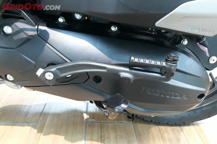 Ilustrasi Kick Starter pada motor matik yang biasanya edisi lawas