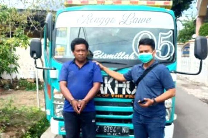 Anggota Unit Reskrim Polres Mojokerto menangkap pelaku penipuan dan penggelapan Dartumianto di sebuah garasi wilayah Kecamatan Pungging, Mojokerto. 