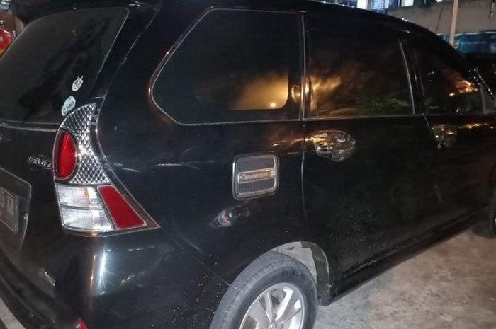Toyota Avanza yang menjadi barang bukti transaksi sabu-sabu oleh suam istri di Pelabuhan Beton, Sekupang, kota Batam