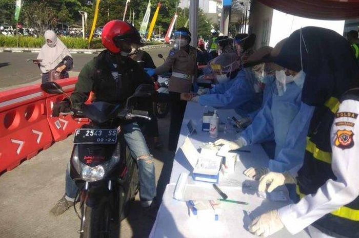 Rapid test gratis di Samsat Bandung Timur
