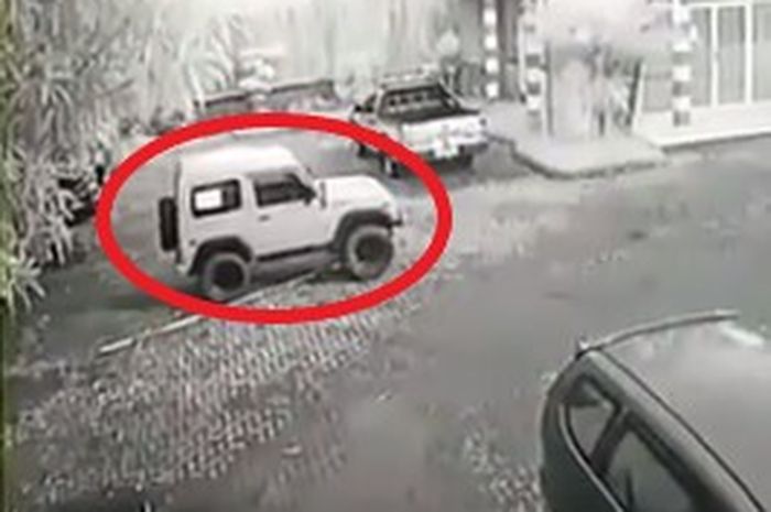 Sosok Suzuki Jimny yang jalan sendiri.