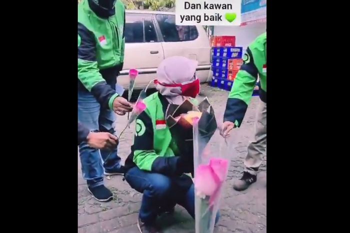 Seorang driver ojo wanita mendapat kejutan dari rekan-rekan seprofesinya