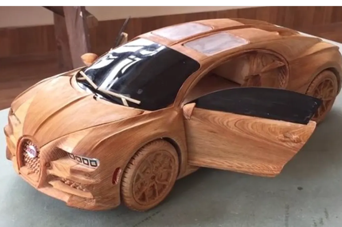 Replika Bugatti Chiron yang terbuat dari pahatan kayu