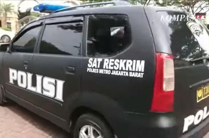 Mobil polisi yang mendatangi TKP penembakan di kawasan Green Lake City, Cipondoh, Kota Tangerang