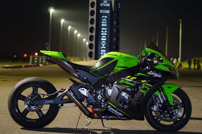 Modifikasi Kawasaki Ninja ZX-10R juara drag race nasional